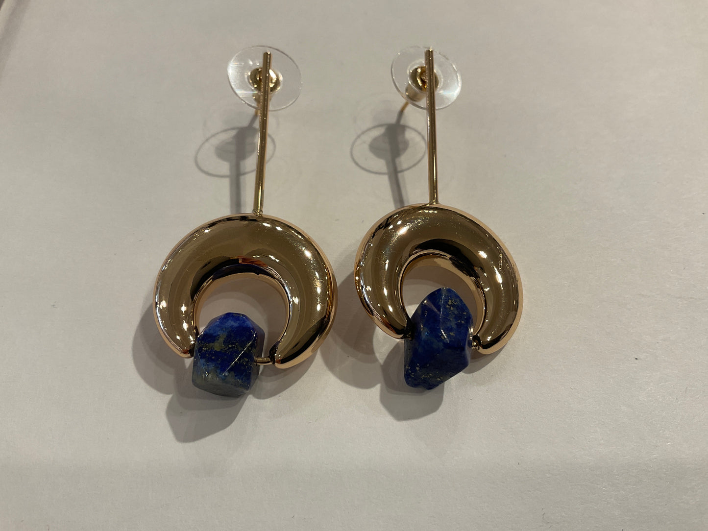 Arch stone earring