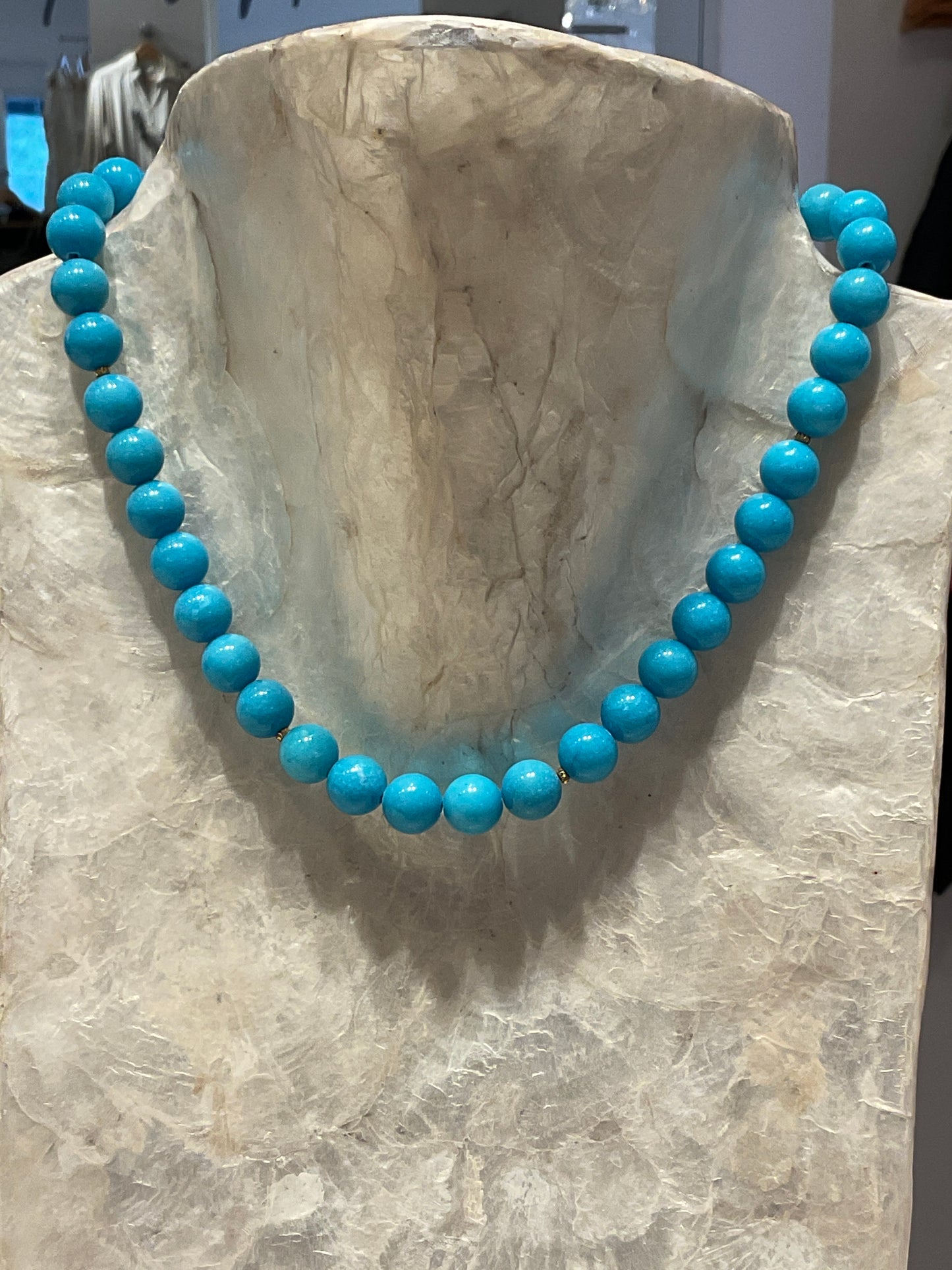 Agatha Betty Neck