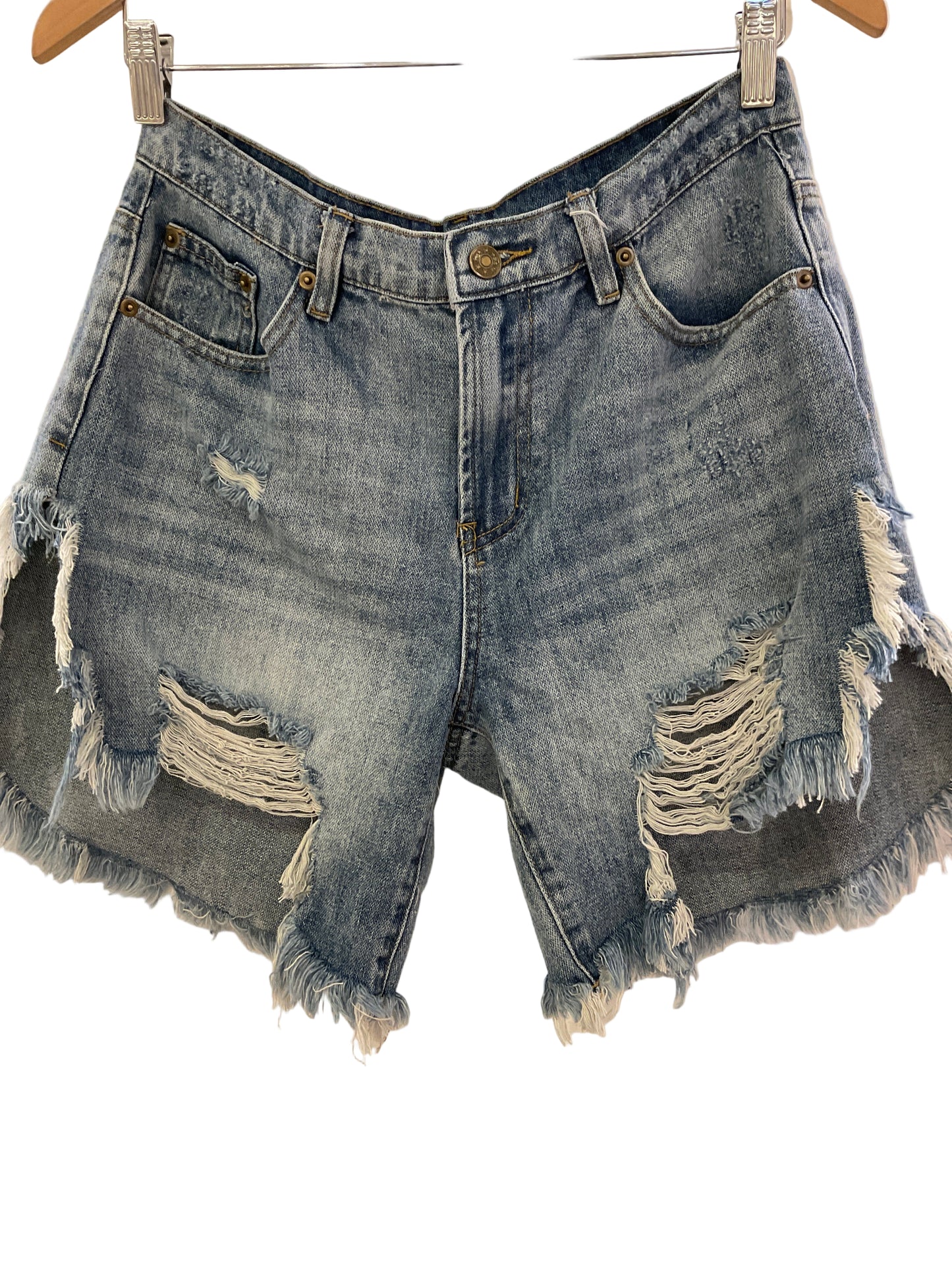 DESTROYED DENIM HALF SHORT